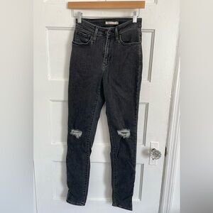 Levi’s black skinny jeans